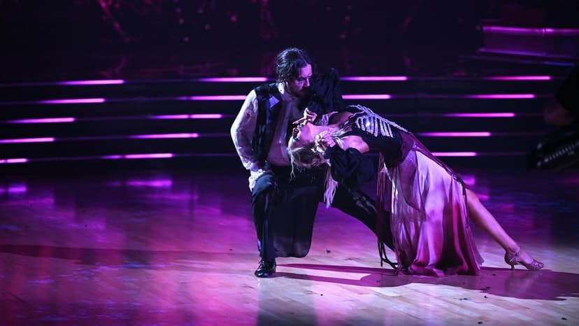 Injured Elaine Hendrix Survives Elimination on 'Dancing With the Stars'
