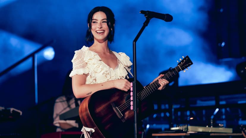 Gracie Abrams' Red Rocks Show to Stream on Apple Music