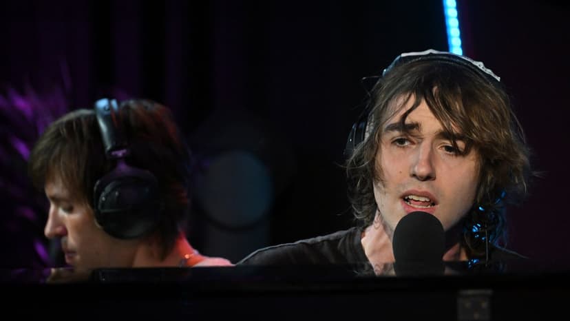 Indie Band Geese Rocks BBC Radio 1 Live Lounge with Eclectic Covers