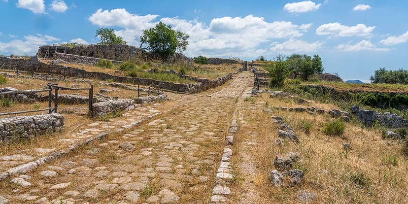 Archaeologists Uncover 2,000-Year-Old Roman Settlement in Gloucestershire