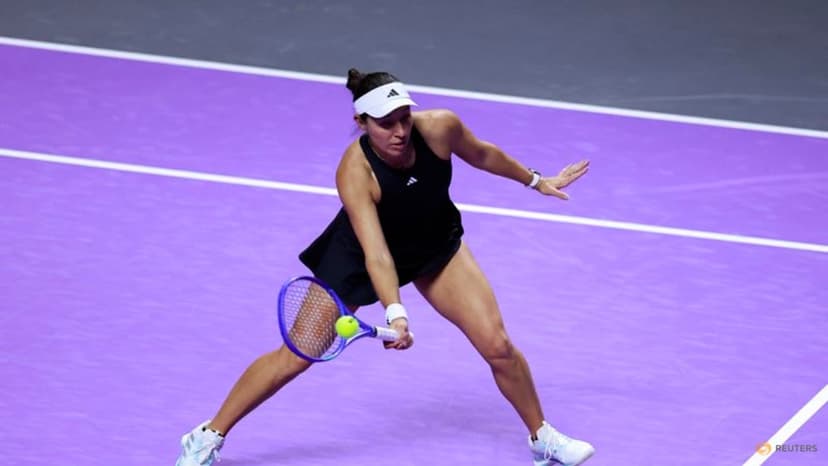 Sabalenka Roars Back to Beat Gauff, Clinches WTA Finals Semifinal Spot
