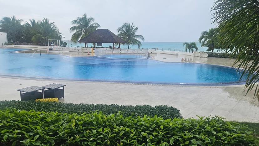 Tourists Trapped in Jamaica as Powerful Hurricane Melissa Slams Island