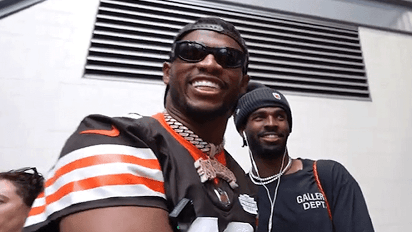 Rookie QB's Sibling Pulls Off Hilarious Gameday Prank