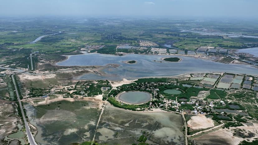 Pulicat Lake Fishermen Suffer as Estuary Remains Blocked