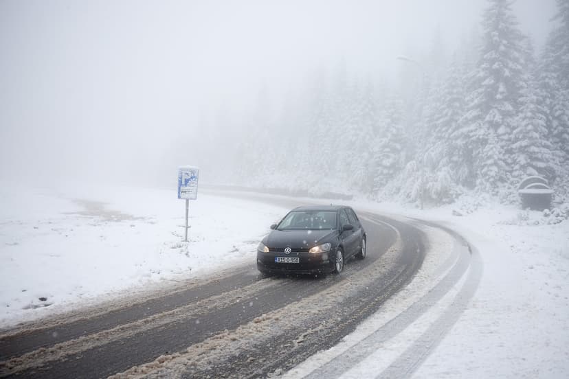 Balkans Battered by Surprise October Snowstorm, Thousands Lose Power