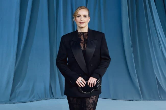 Acclaimed Actress Nina Hoss Shines in Visually Stunning "Hedda" Adaptation