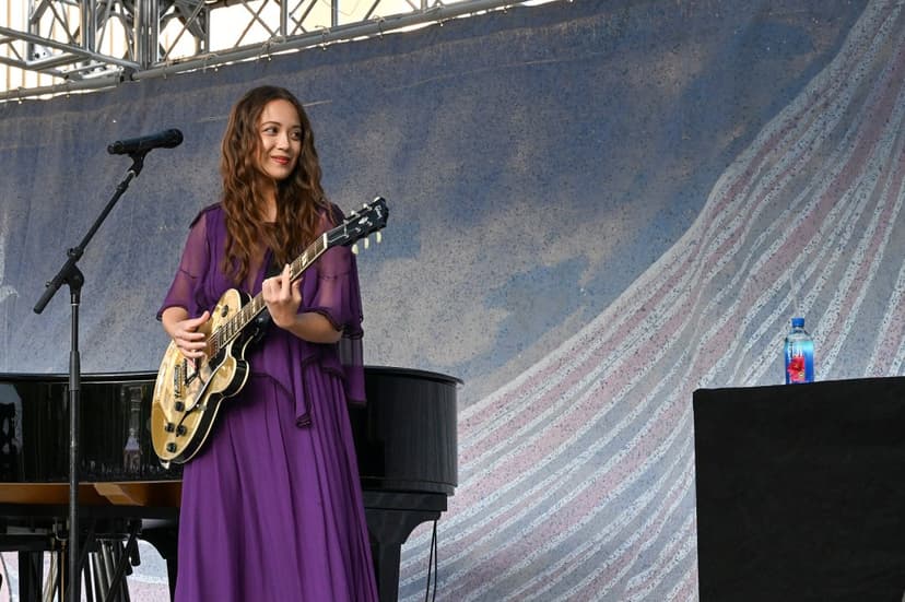 Icelandic Jazz Phenom Laufey Conquers LA's Crypto.com Arena