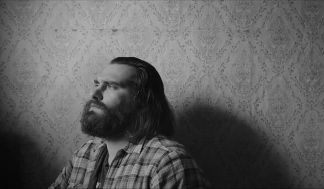 Deaf Ukrainian Photographer Captures War's Vibrations