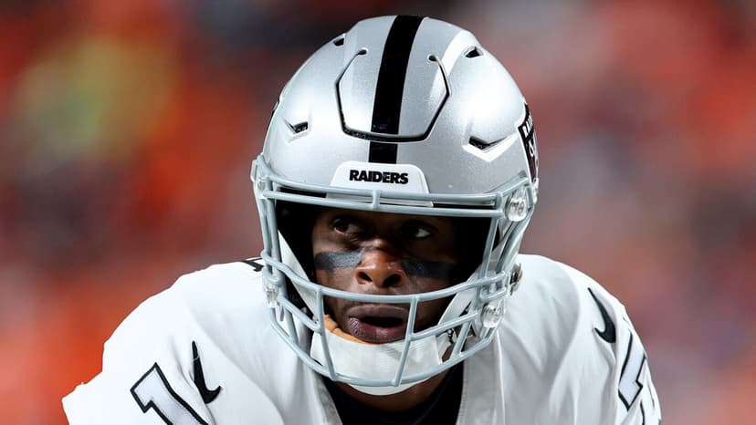 Raiders QB Geno Smith Suffers Knee Injury in Broncos Clash
