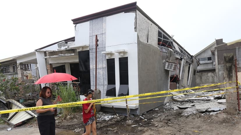 Deadly Earthquakes Rattle Southern Philippines, Trigger Tsunami Scare