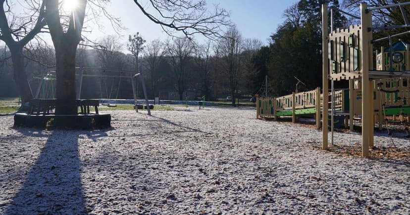 Snowfall Hits UK as British Summer Time Ends