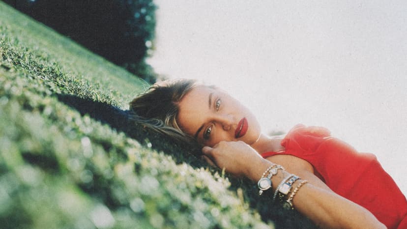 Kelsea Ballerini Releases Reflective Single "I Sit in Parks" Ahead of New EP