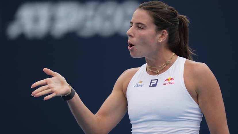 Wimbledon Champ Iga Świątek Dominates at China Open