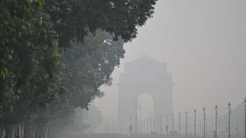 Delhi Sizzles with Scorching Temperatures and Hazardous Air Quality