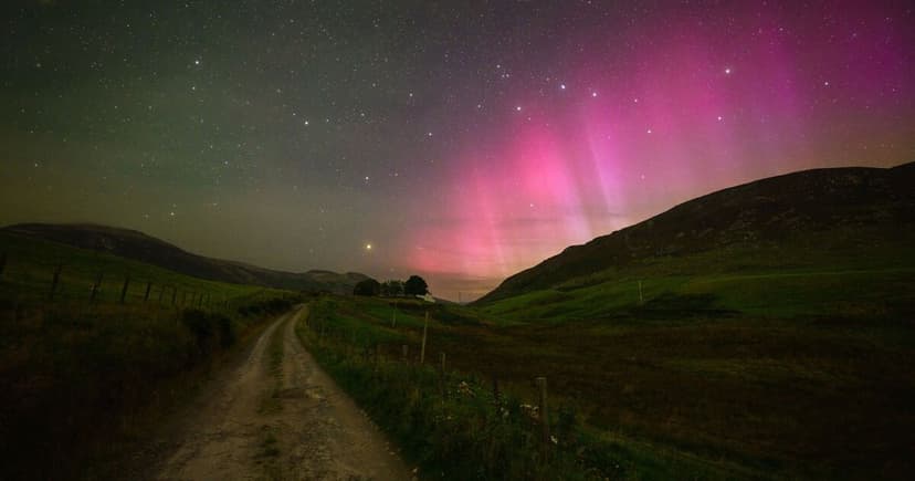 Brits on 'Red Alert' for Spectacular Northern Lights Display