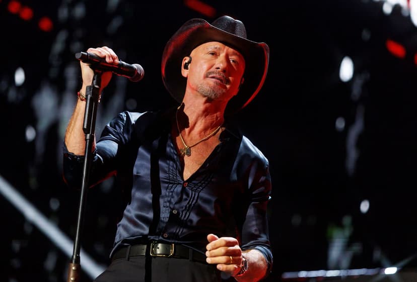 Country Star Helps Fan Propose Onstage with Late Mother's Ring