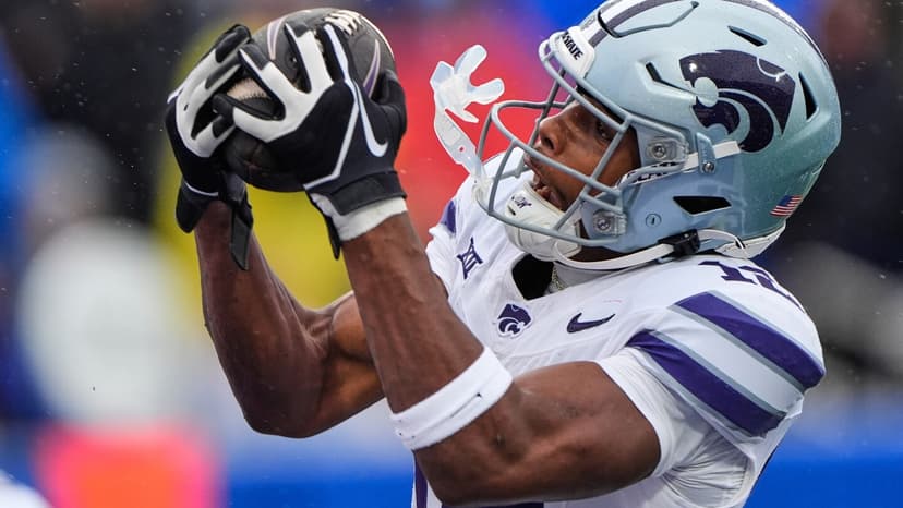 Wildcats Crush Jayhawks 42-17 in Lopsided Sunflower State Clash