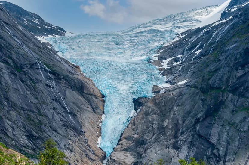 Glacier Collapse Erases Swiss Mountain Village in Seconds