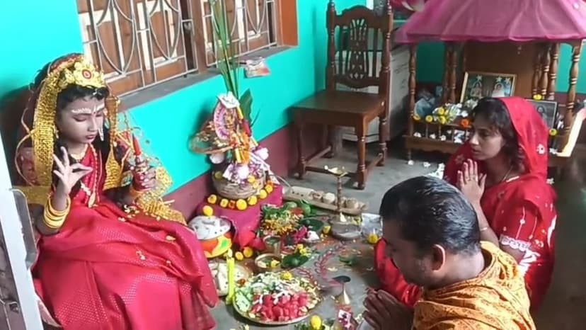 Schoolteacher Worships Daughter as Goddess Lakshmi to Protest Violence Against Women