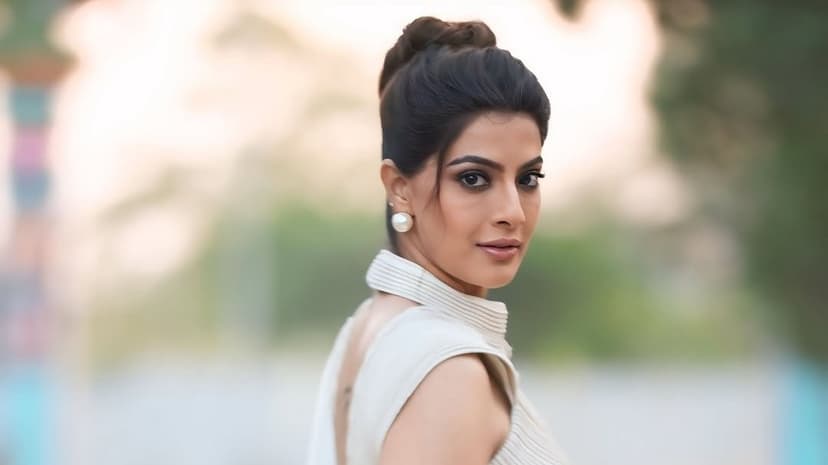 Actress Varalaxmi Sarathkumar Directs Debut Film 'Saraswathi' Under New Banner