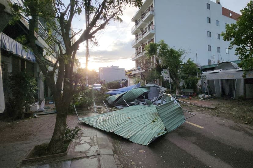 Typhoon Kalmaegi Leaves 5 Dead, Widespread Damage in Vietnam