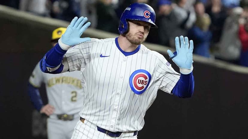 Cubs Slugger Happ Crushes 3-Run Homer, Puts Team in Control