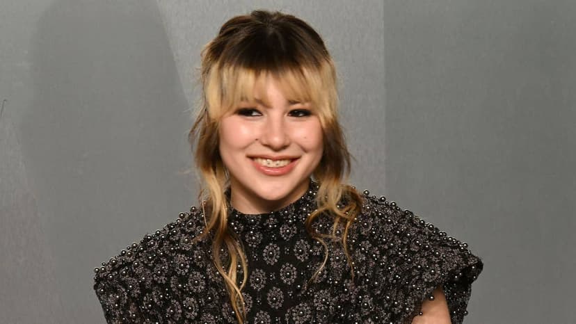 Liu & Laufey: A 60s Pop-Art Moment