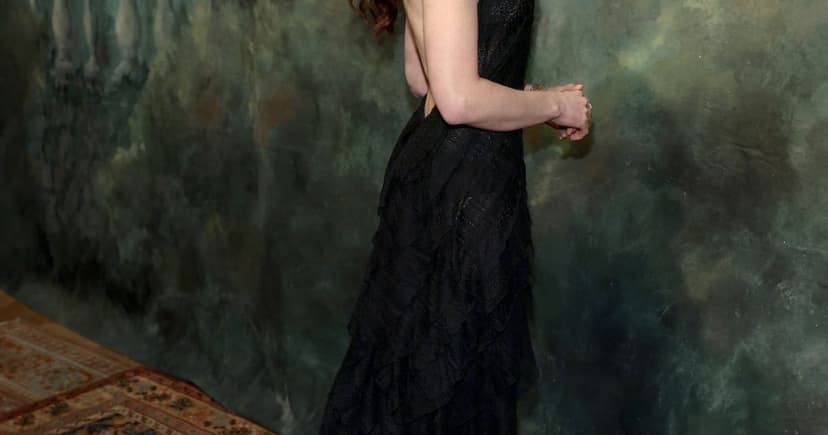 Anne Hathaway's Ageless Beauty Stuns at Fashion Week