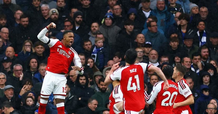 Arsenal Tops Premier League After City Stumbles