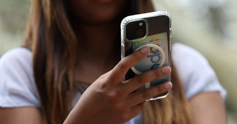 Young Aussies Say Goodbye to Social Media Platforms