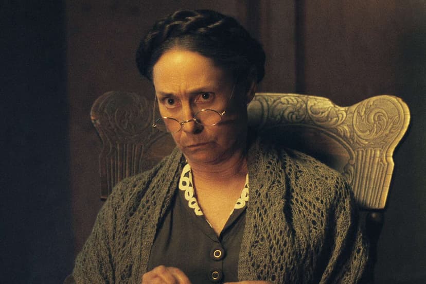 Laurie Metcalf Reflects on Nude Scene That Unlocked Ed Gein Character