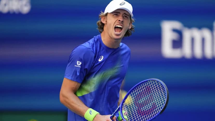 Aussie Tennis Star Cruises into China Open Second Round