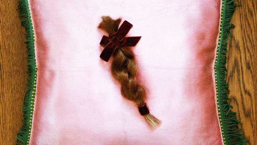 Visionary Debut "Daughters" Blends Organic and Electronic Sounds in Powerful Exploration of Grief