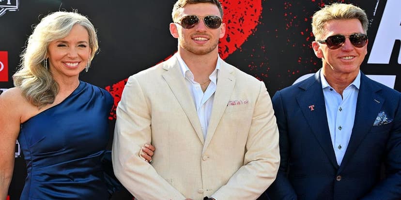 Bears' Draft Pick's Sister Steals NFL Draft Spotlight