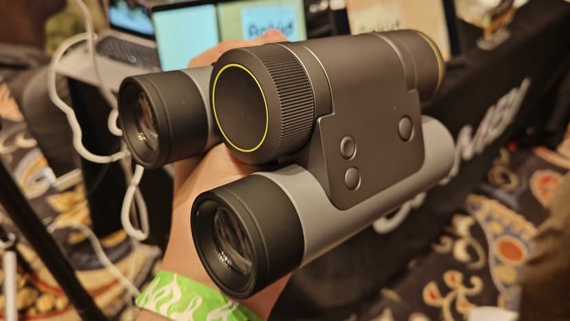 Smart Binoculars See Birds, Stars