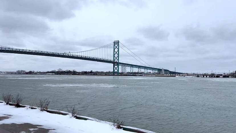 Canadian Car Trips to US Plummet 30.9%