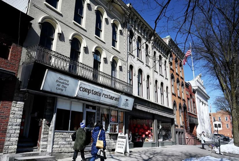 Diner Fights Landlord Lawsuit, Vows to Stay