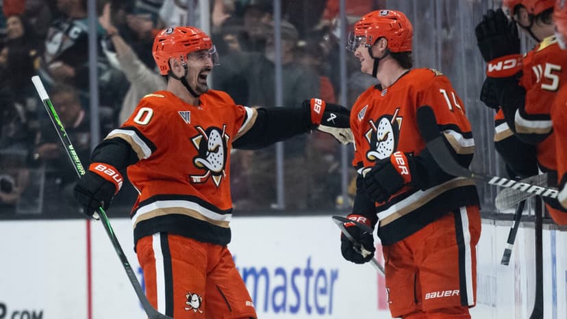Kreider's Late Goal Lifts Ducks to 10th Straight Home Opener Win