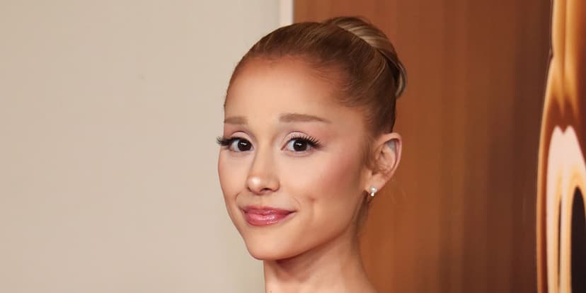 Ariana's Wicked Woes: Plane Maintenance Grounds Actress Ahead of Premiere