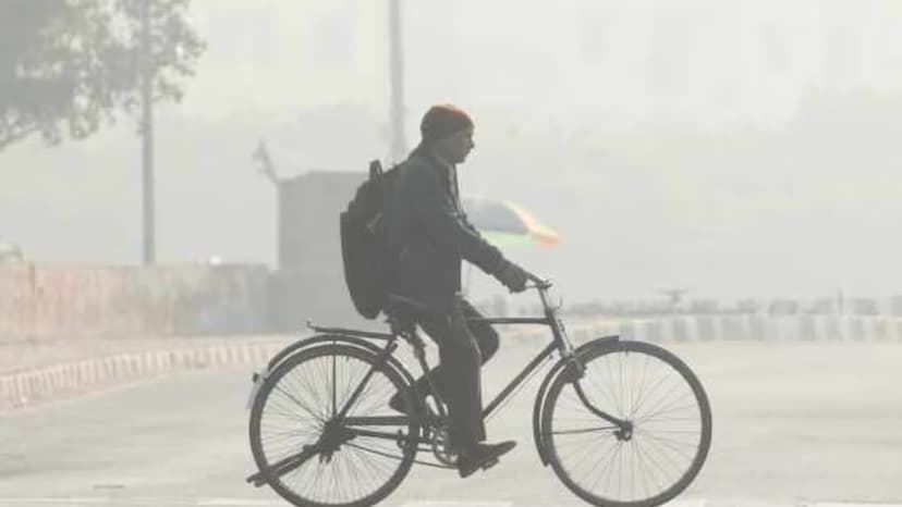 Delhi Chokes: AQI Hits 329 Amidst Smog and Stagnant Air