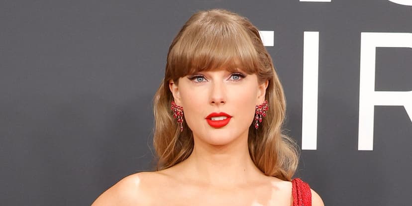Taylor Swift Celebrates Record-Breaking Album with Stylish NYC Outing