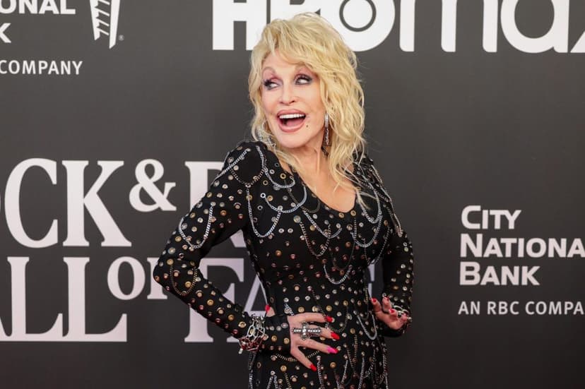 Dolly Parton Achieves First U.K. No. 1 with '9 To 5'