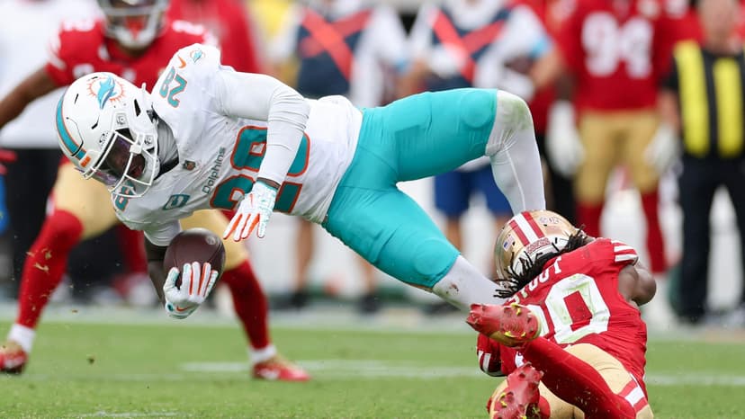 Dolphins RB Achane Suffers Knee Injury vs Chiefs