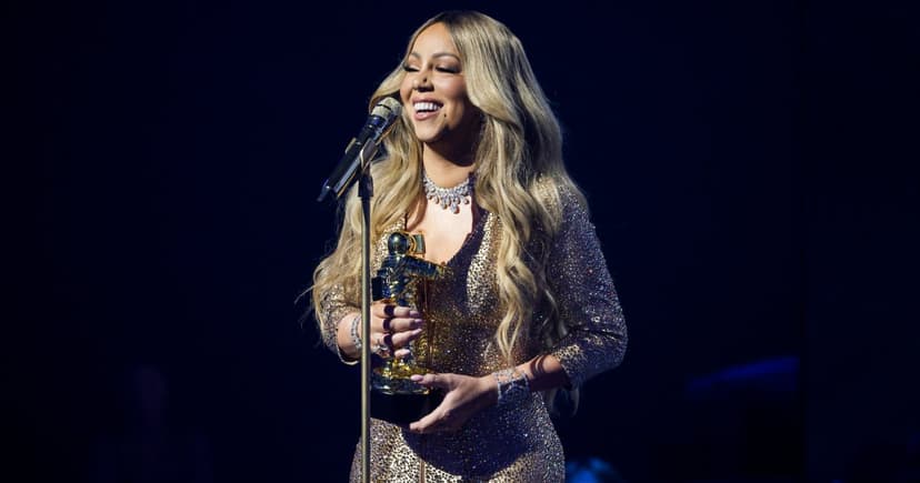 Music Stars Shine Bright with Clarkson, Siwa, and Carey Highlights