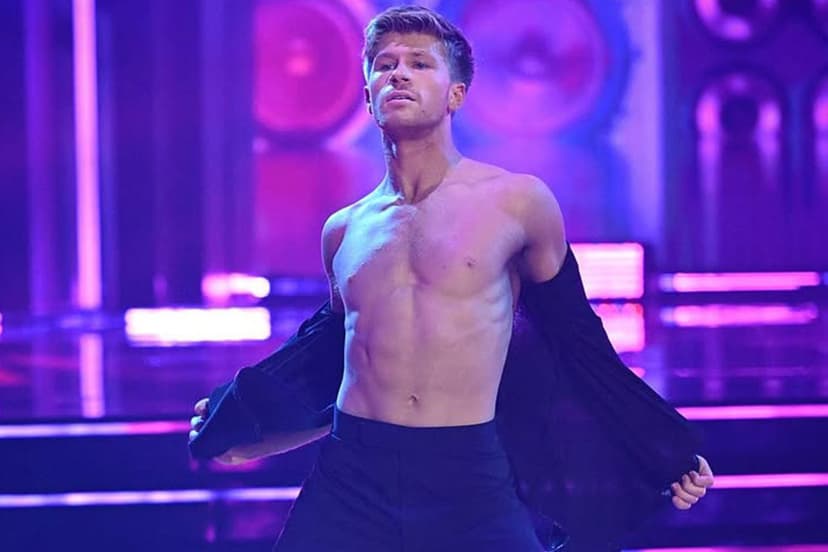Animal Conservationist Robert Irwin Shocks DWTS Judges With Shirtless Salsa