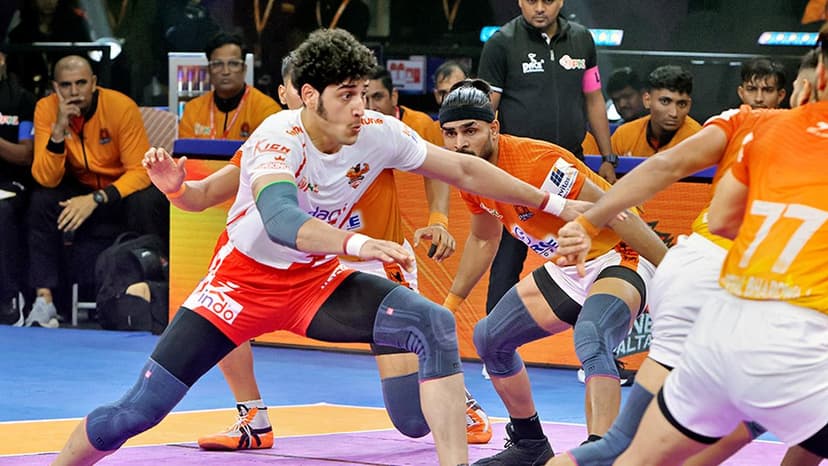 Titans and Giants Clash in Thrilling PKL Showdown