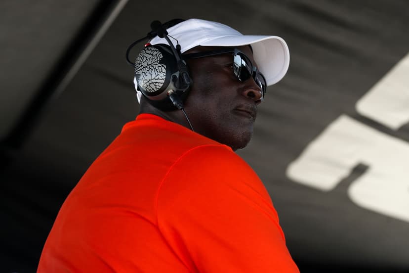 Spurs Icon Gervin Debunks Decades-Old Freeze-Out Myth About Michael Jordan