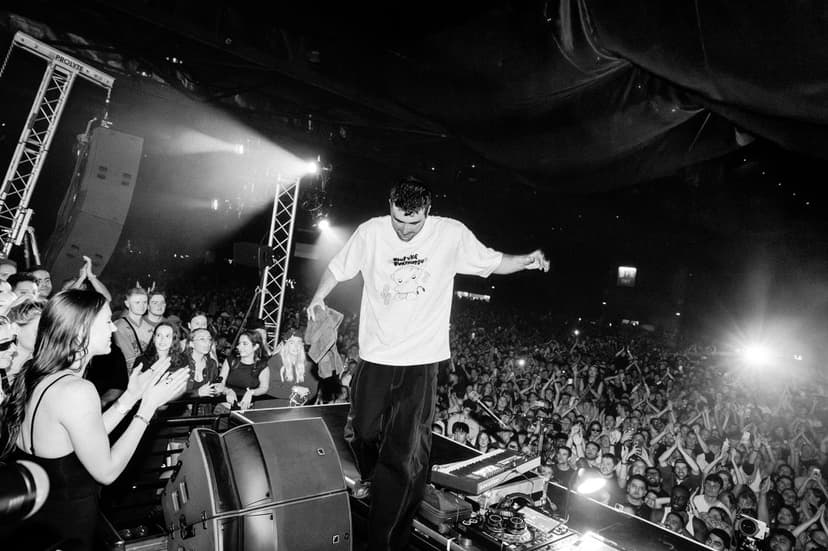 Fred again.. Kicks Off 10-Week European Tour with Aussie Rock Collab