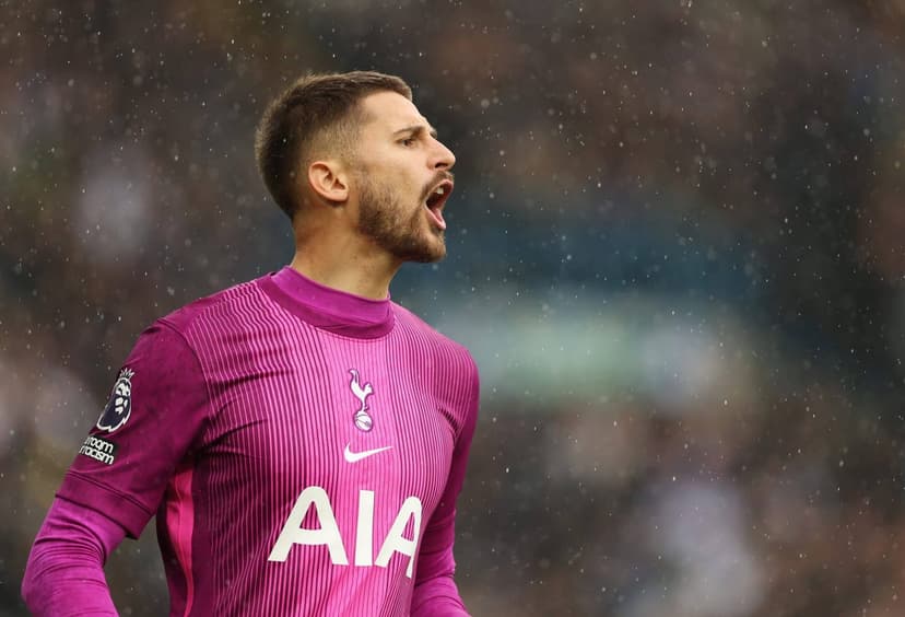 Tottenham Goalkeeper Shines as Club Aims for Champions League Spot