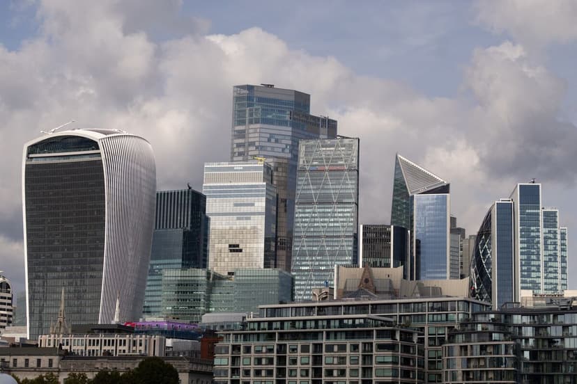 Global Watchdog Flags $3 Trillion Bond Bets Risk